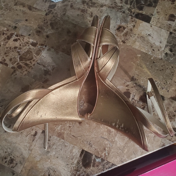 Burberry Gold Leather heeled wedge - Picture 3 of 6